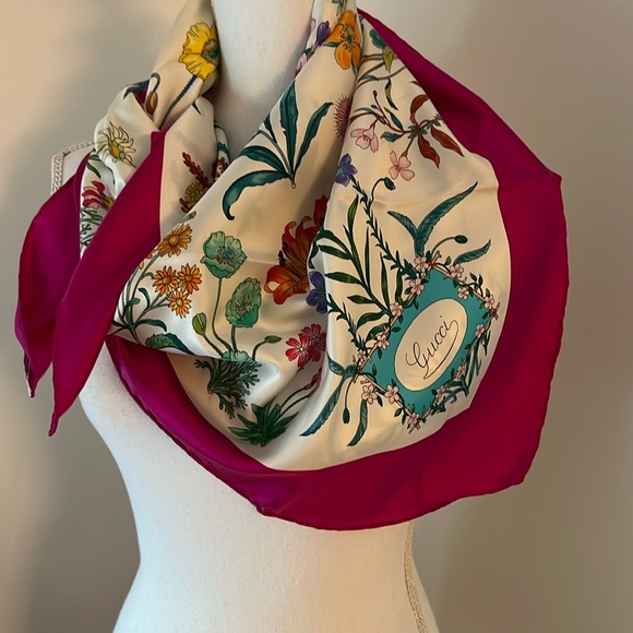 GUCCI SILK SCARF 34”x34” - Picture 6 of 11